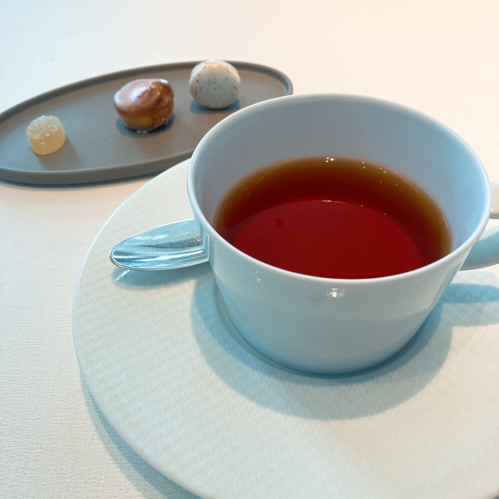 紅茶とプティフール