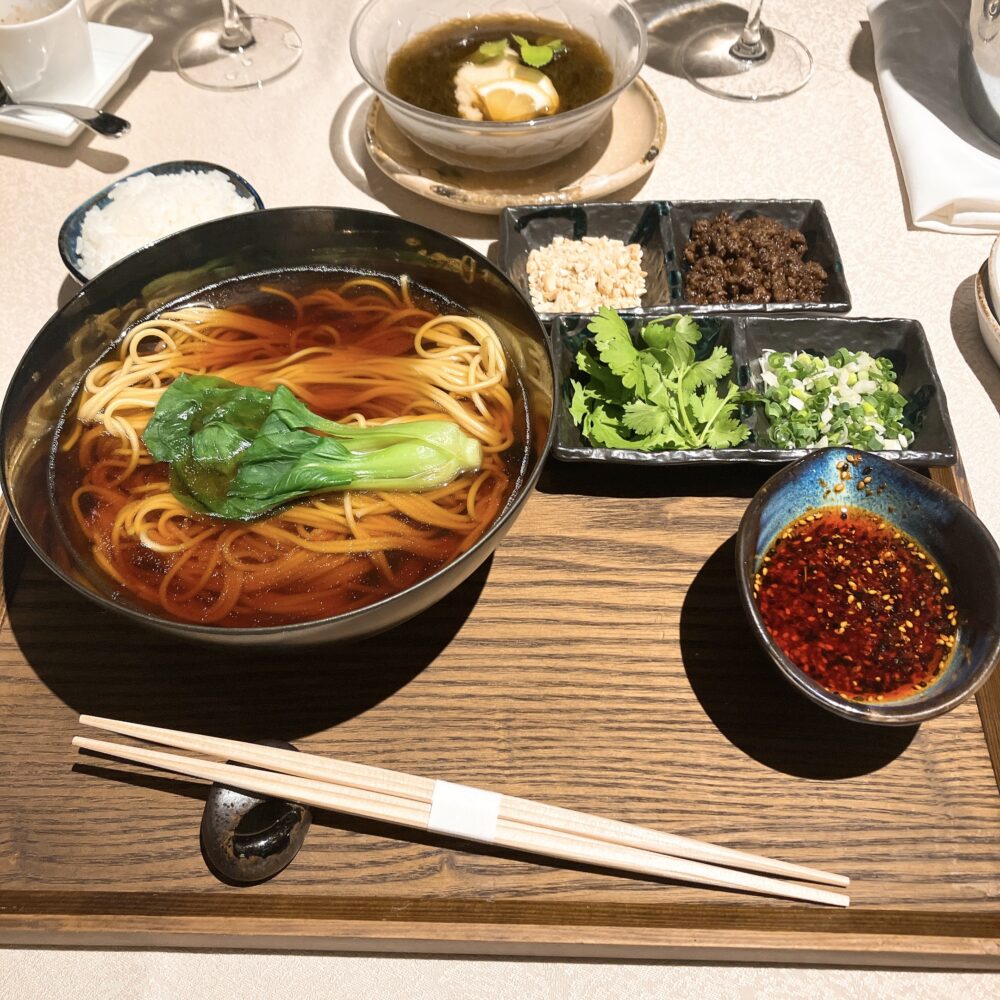 インルームサービス限定の椿山荘担々麺