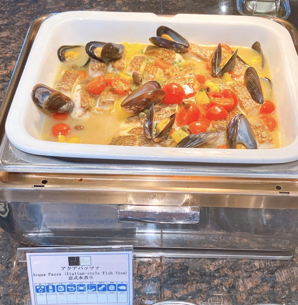 帝国ホテル「インペリアルバイキング サール」のアクアパッツァ。1997年から2006年まで営業したイタリア料理店「チチェローネ」の技術が継承された、伝統の魚料理。