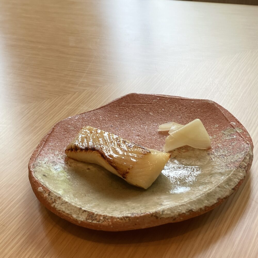 帝国ホテル京都の和朝食（祇園 川上監修）で提供される焼き物「カラスガレイ西京漬け」