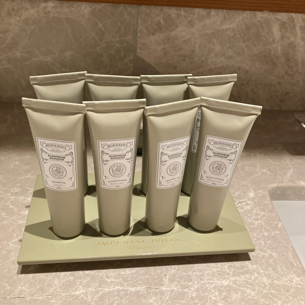 帝国ホテル京都のバスアメニティ。英国王室御用達ブランド「ペンハリガン(PENHALIGON'S)」のシャンプーやコンディショナー